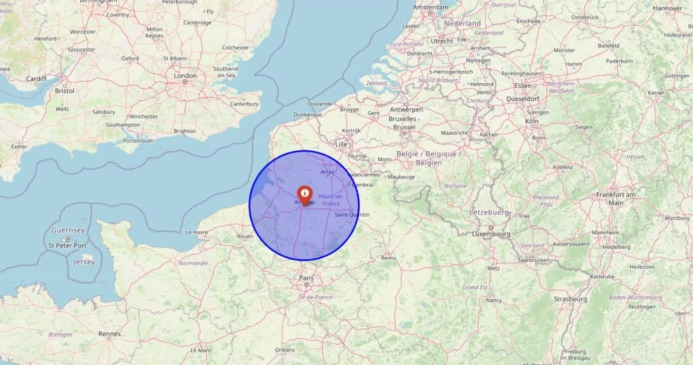 Carte circulaire centrée sur une ville côtière française, délimitant une zone d'intérêt.